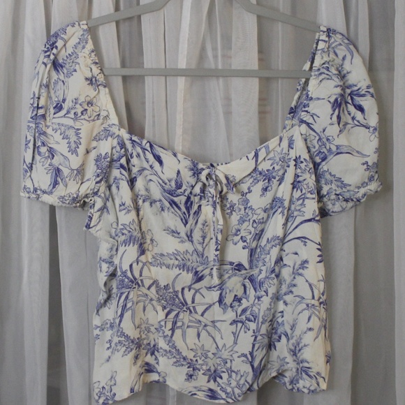 Women's H&M white/blue Floral cropped top with Fluffy sleeves in Sz (L) - Picture 1 of 9